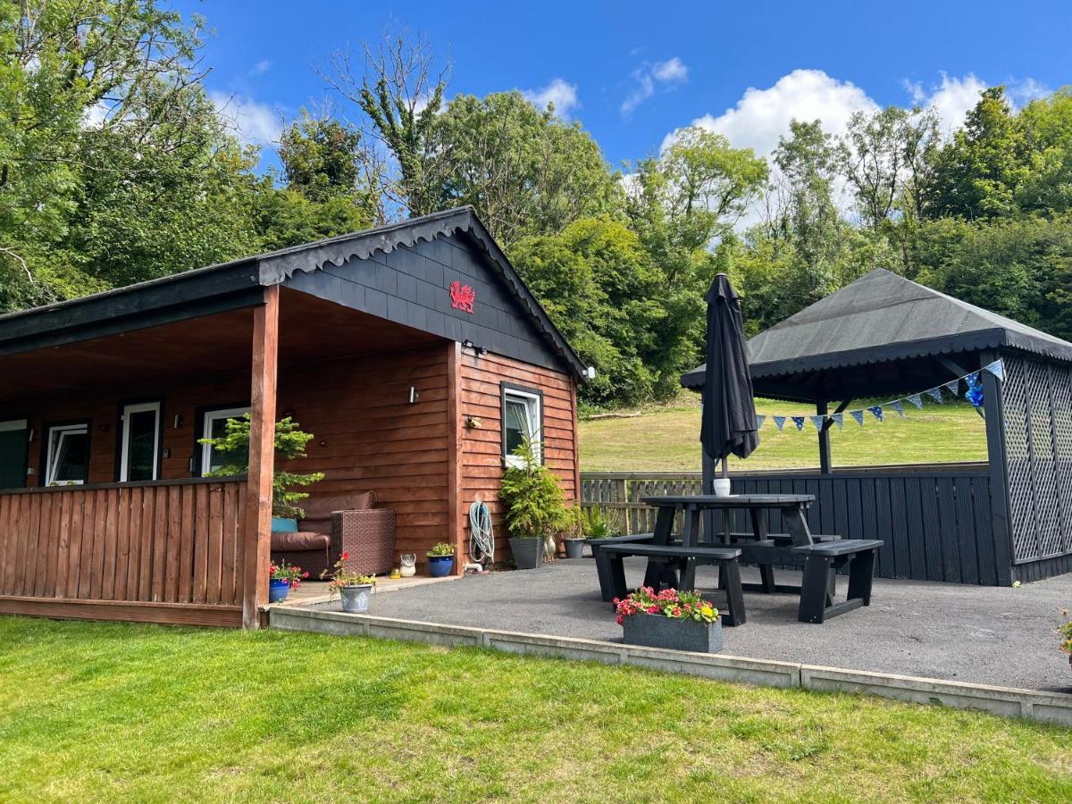 Kabin In The Woods Villa Llandybie Exterior photo